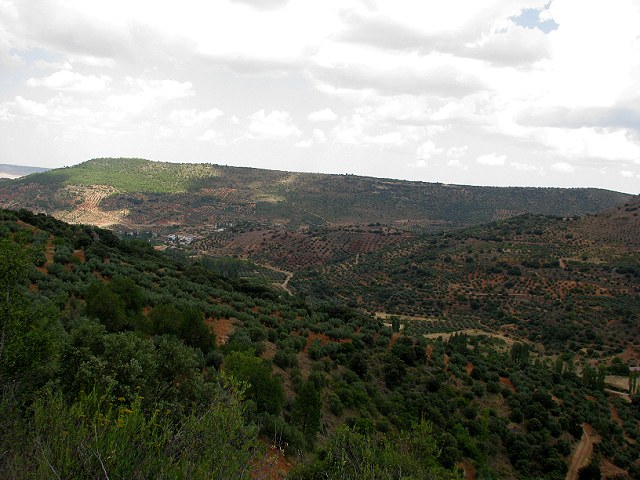 Valle del Ojuelo, con vista de Salobre al fondo.